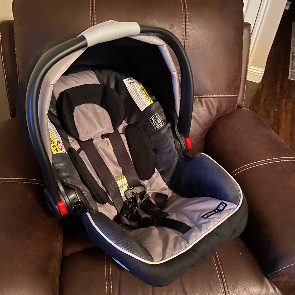 Graco Snug Ride 35 LX with base.